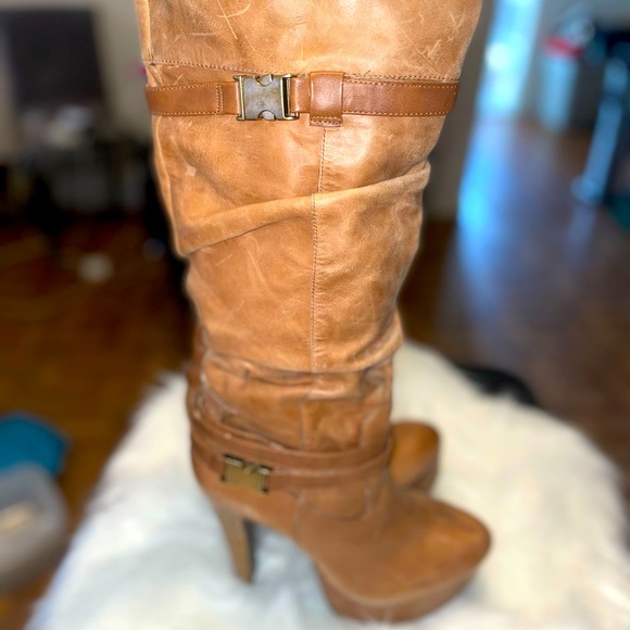 High boots NEVER WORN. Tittered look. 6inch heel 1.5 inch platform. - Picture 2 of 2